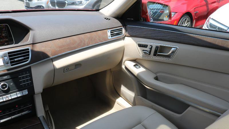 Used 2016 Mercedes-Benz E 350 4MATIC Sedan w/ Premium Package image 18