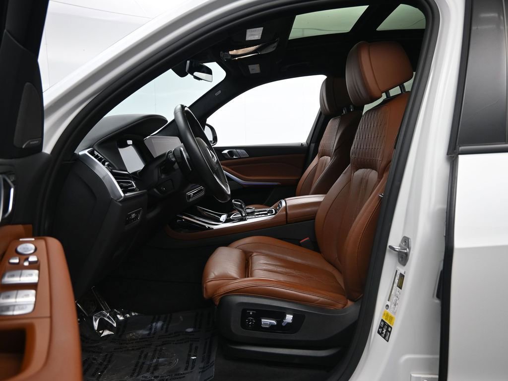 Used 2022 BMW X7 M50i image 25