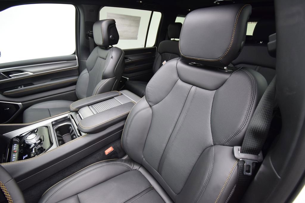 New 2026 Jeep Grand Wagoneer L 4WD image 34