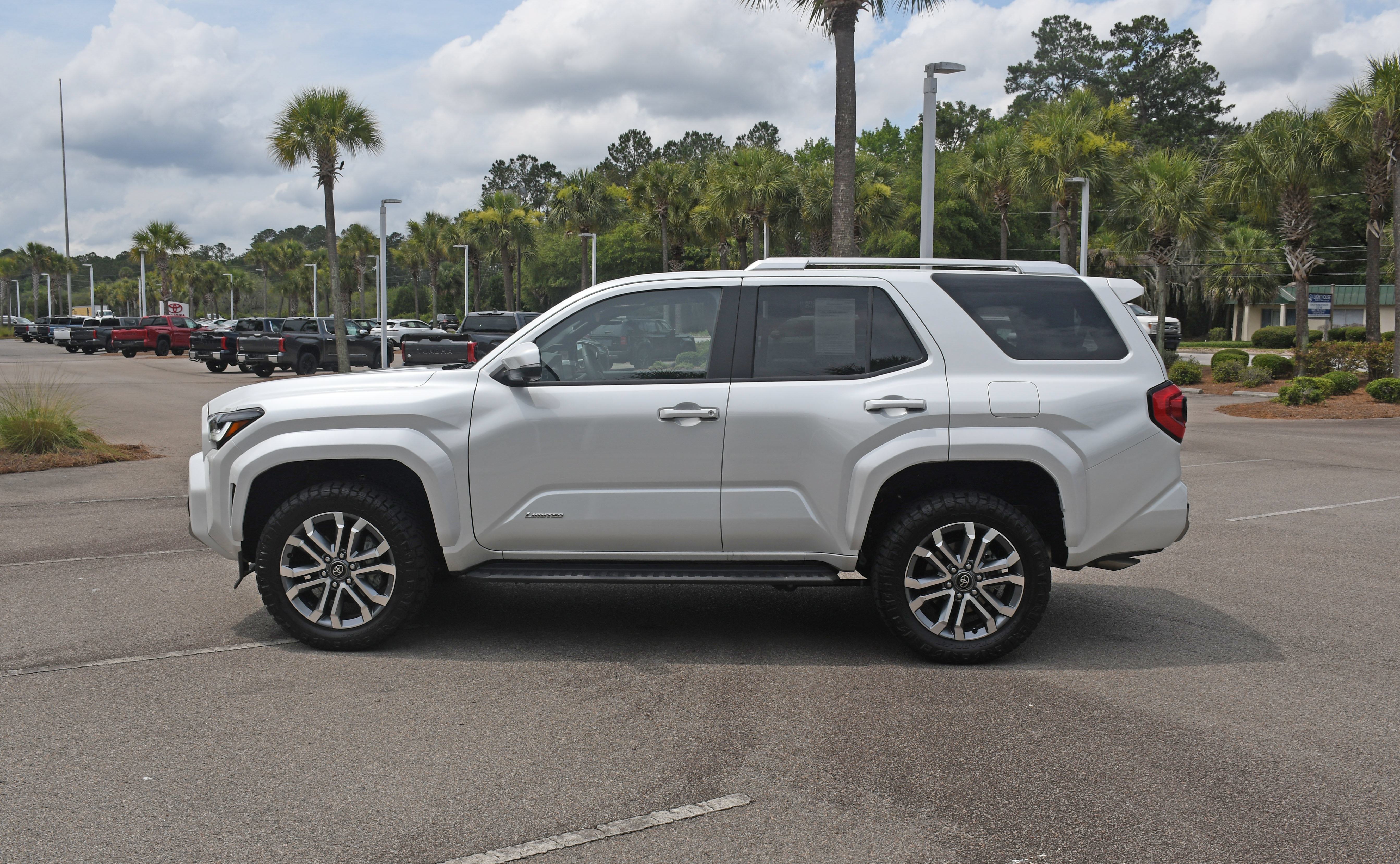 Certified 2025 Toyota 4Runner Limited w/ Tow Technology Package AWD/4WD image 5