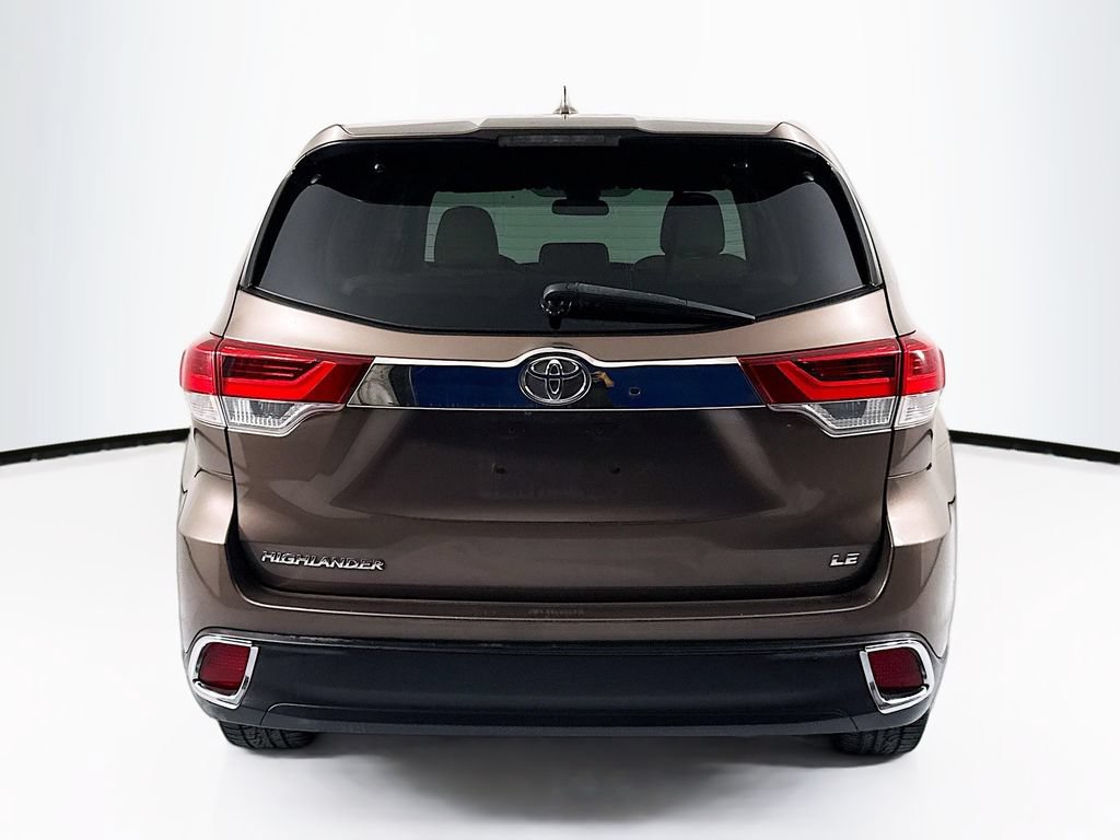 Used 2018 Toyota Highlander Plus FWD image 6