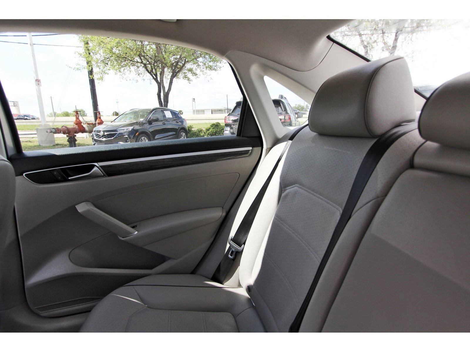 Used 2017 Volkswagen Passat 1.8T SE image 11