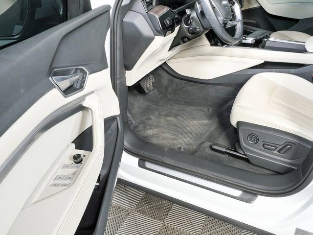 Used 2023 Audi e-tron Premium Plus w/ Premium Plus Package image 8