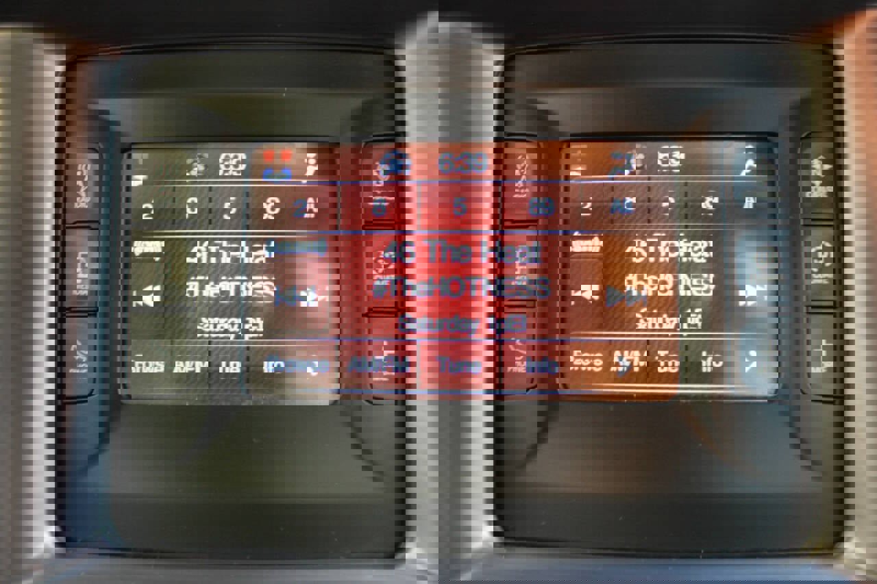 Used 2016 Dodge Charger SE w/ Power Sunroof Group image 19