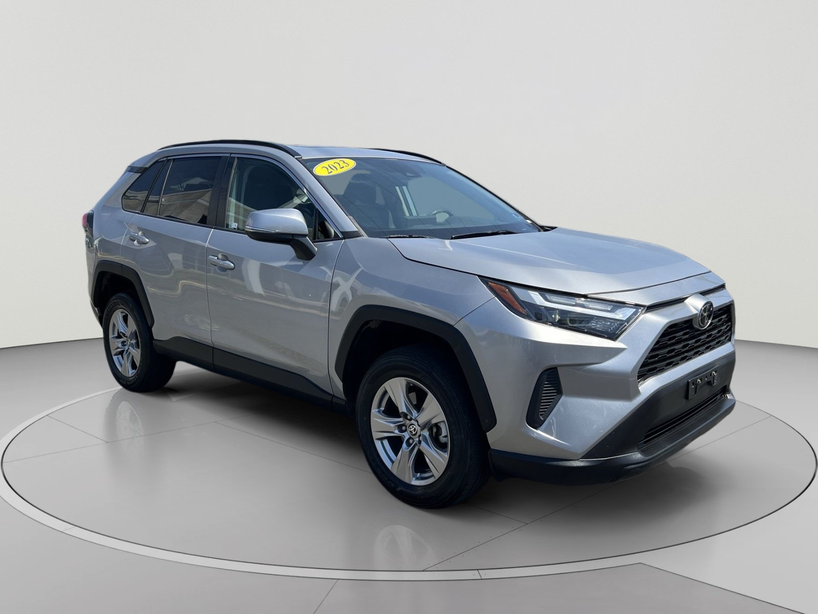 Used 2023 Toyota RAV4 XLE w/ Convenience Package FWD image 7