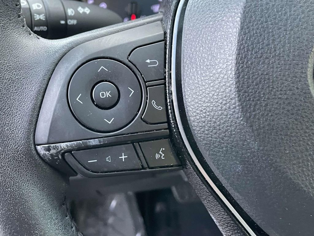 Used 2020 Toyota RAV4 XLE Premium image 21