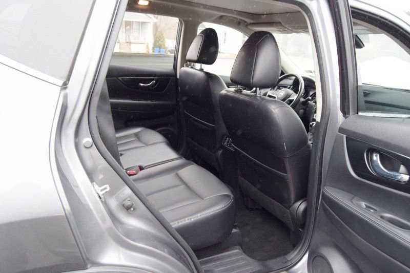 Used 2018 Nissan Rogue SL w/ Premium Package image 25