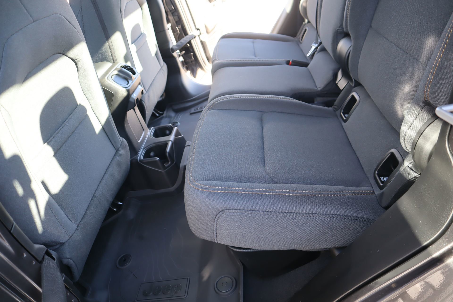 New 2026 Jeep Gladiator Sport AWD/4WD image 11