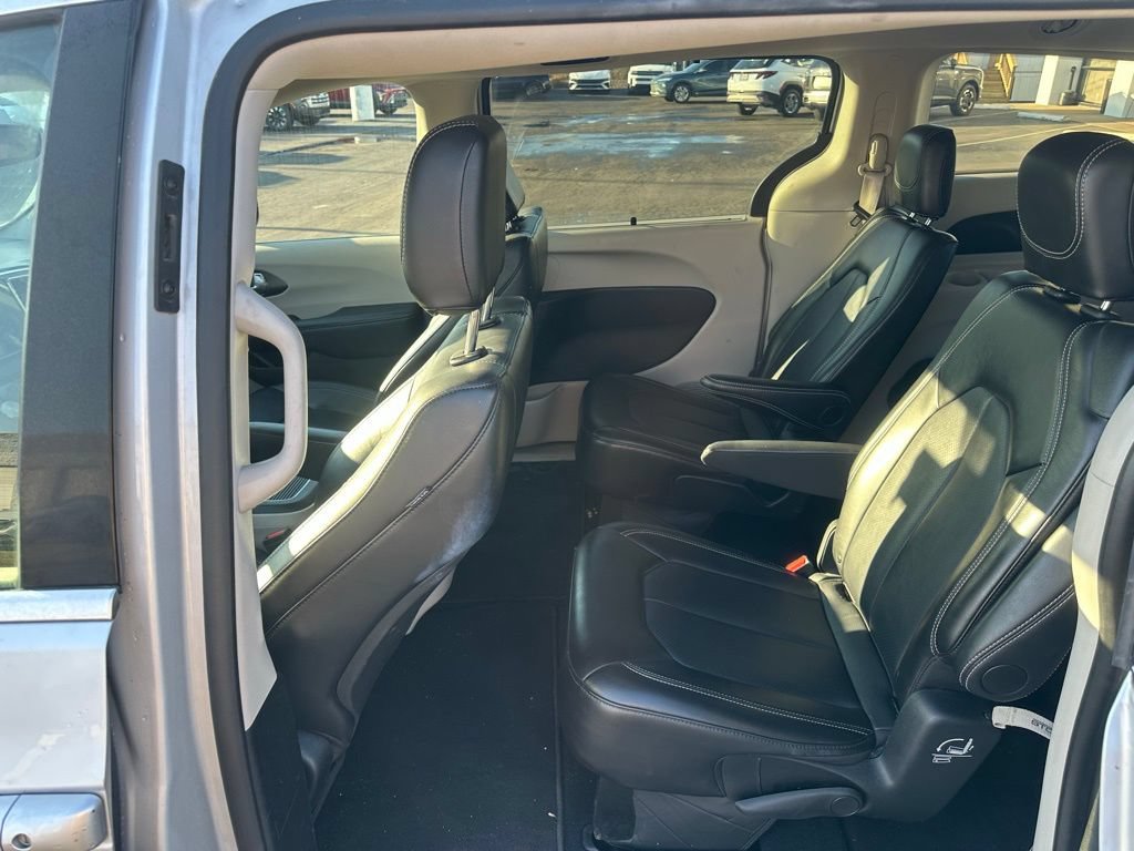 Used 2024 Chrysler Pacifica Touring-L FWD image 20