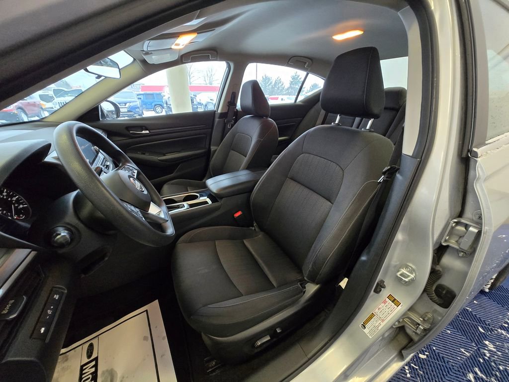 Used 2024 Nissan Altima 2.5 SV image 9