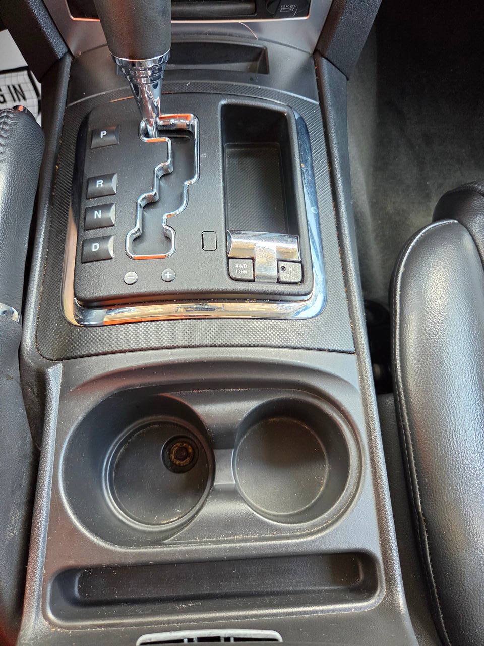 Used 2010 Jeep Commander Sport w/ Sun/Sound Group AWD/4WD image 27