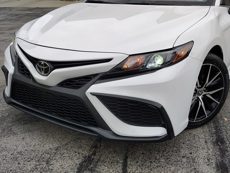 Used 2024 Toyota Camry SE FWD image 2