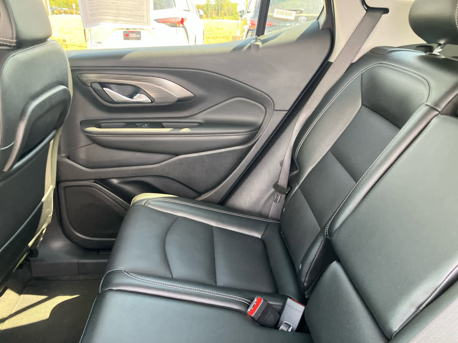 Used 2024 GMC Terrain SLT image 39