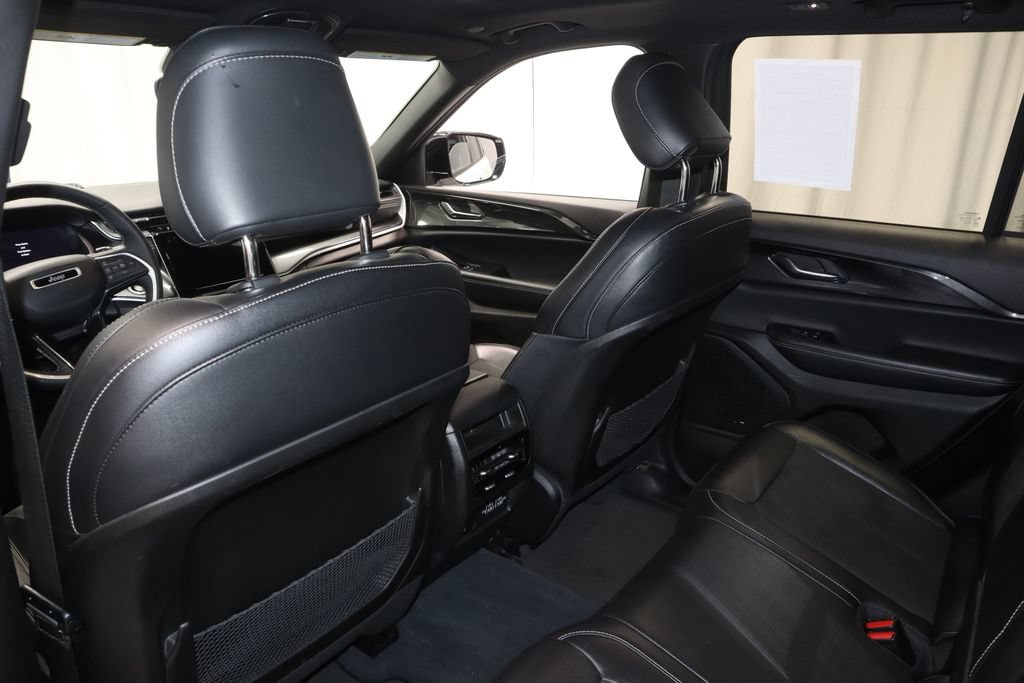 Used 2023 Jeep Grand Cherokee Altitude AWD/4WD image 21
