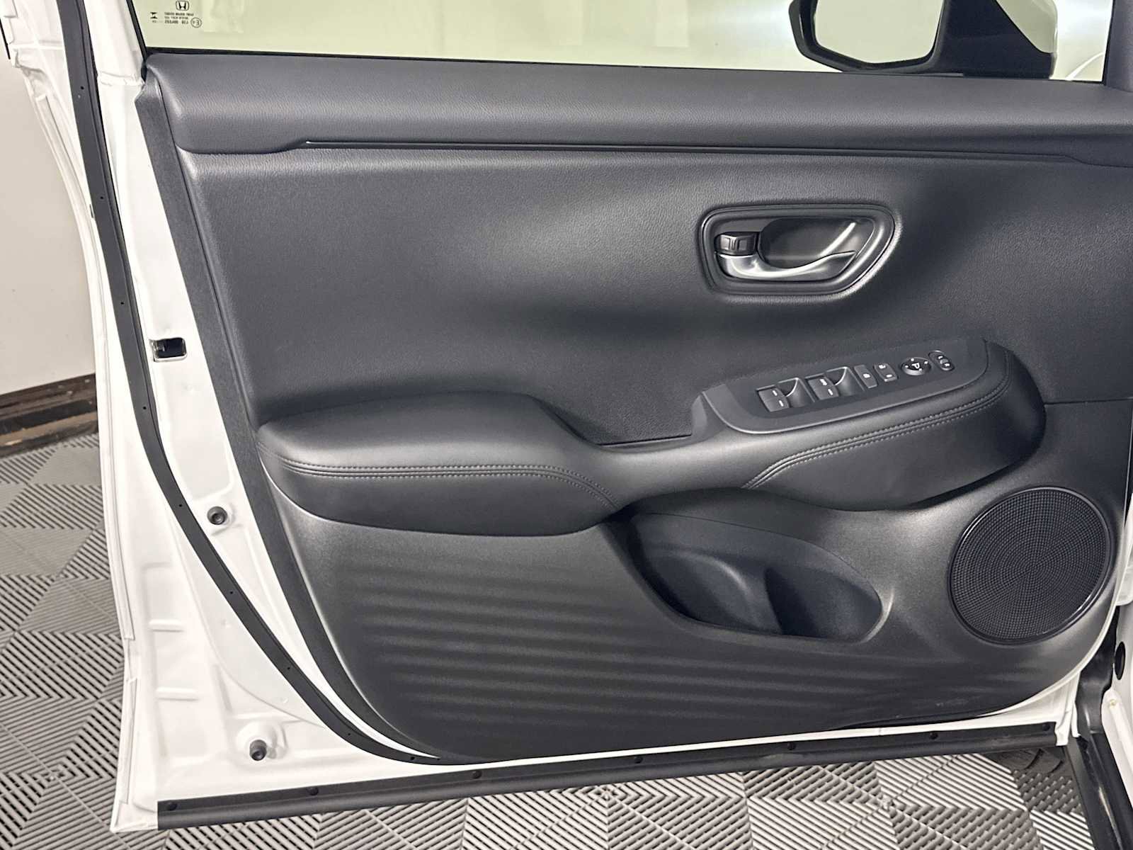 Used 2024 Honda HR-V LX image 9