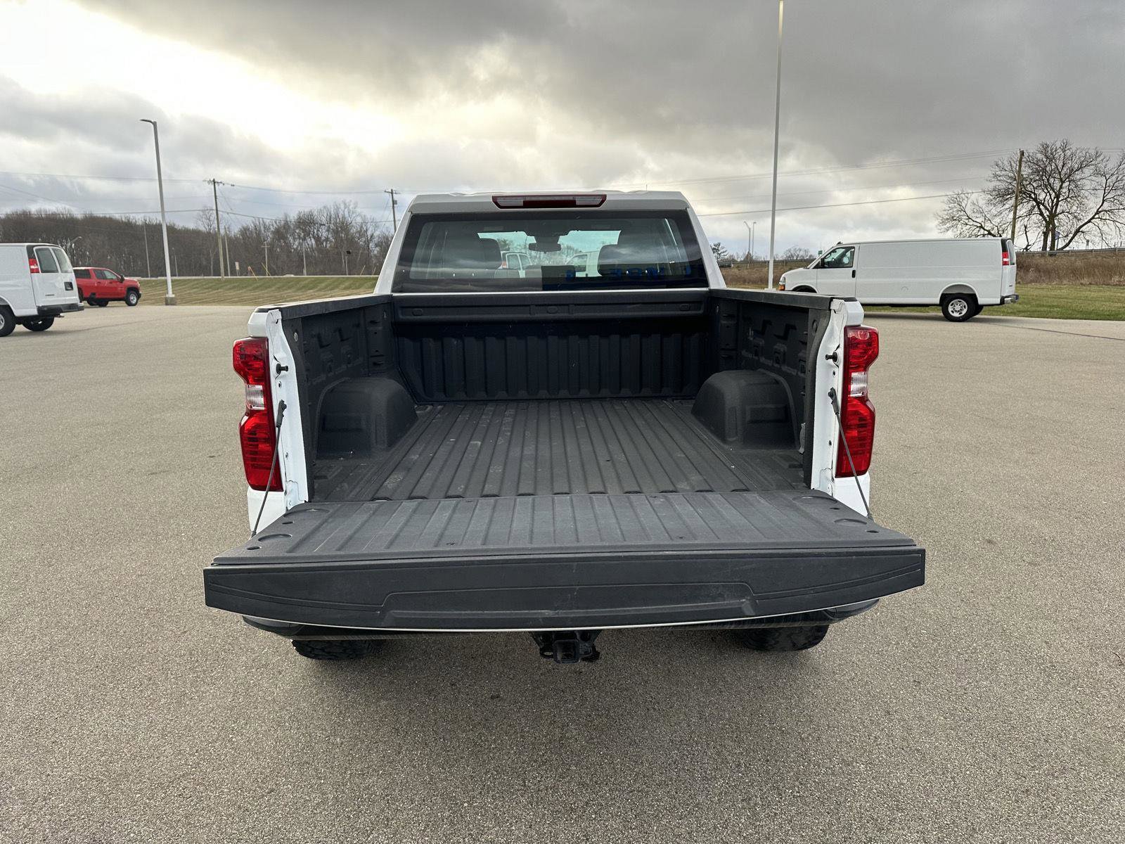 Used 2024 Chevrolet Silverado 1500 W/T w/ Z71 Off-Road Package AWD/4WD image 7