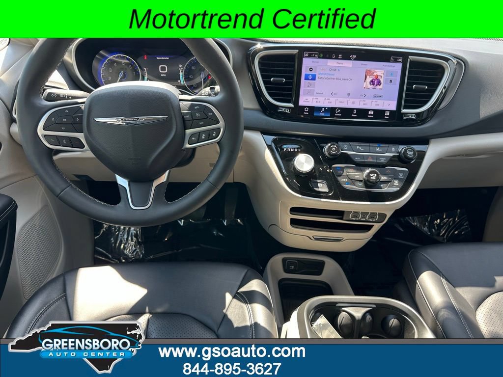 Used 2024 Chrysler Pacifica Touring-L FWD image 22