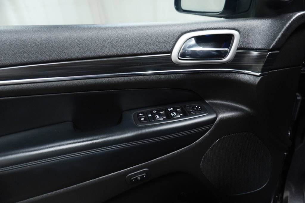 Used 2020 Jeep Grand Cherokee Limited w/ Premium Lighting Group image 23