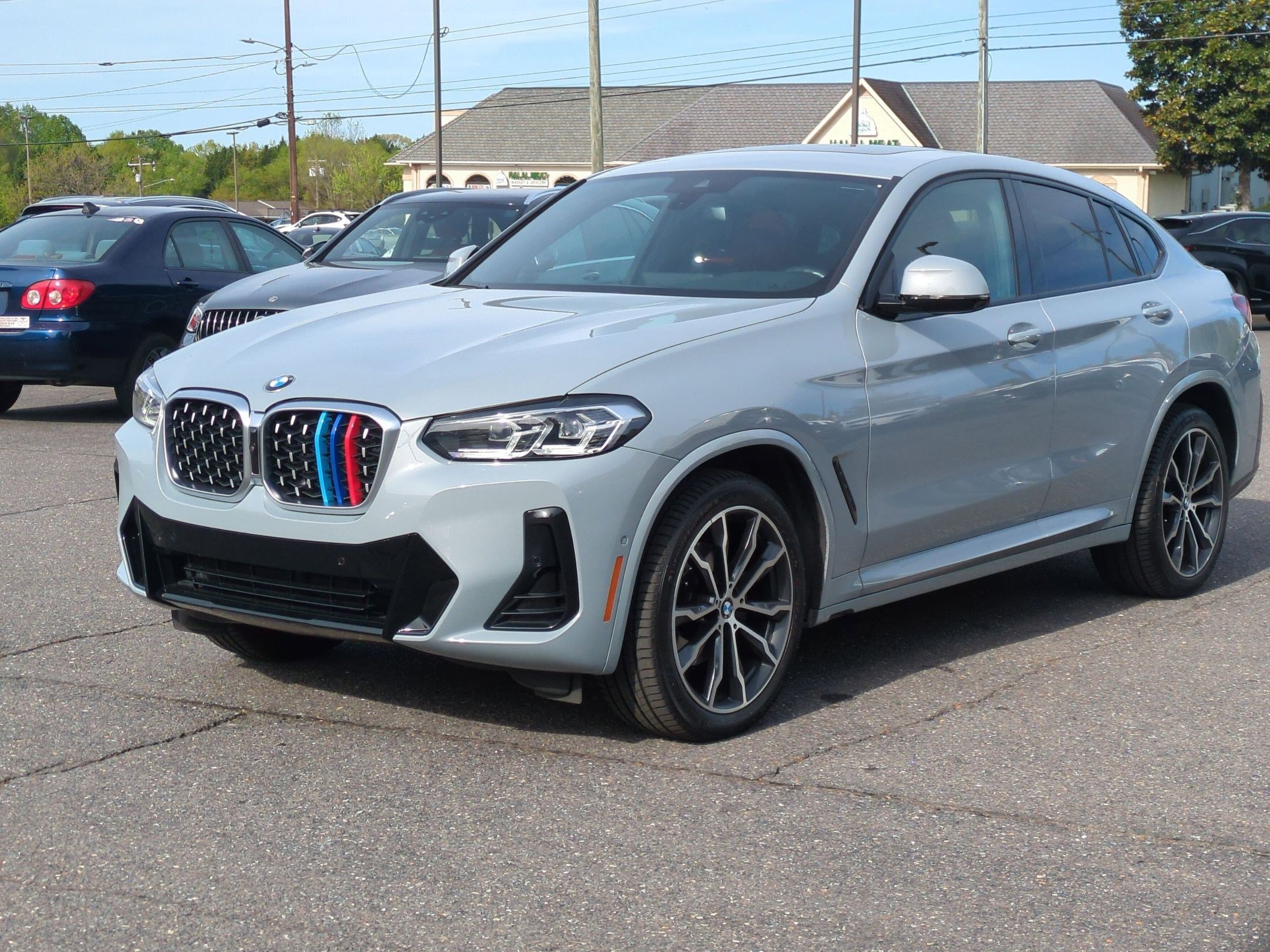 Used 2023 BMW X4 xDrive30i w/ M Sport Package image 3