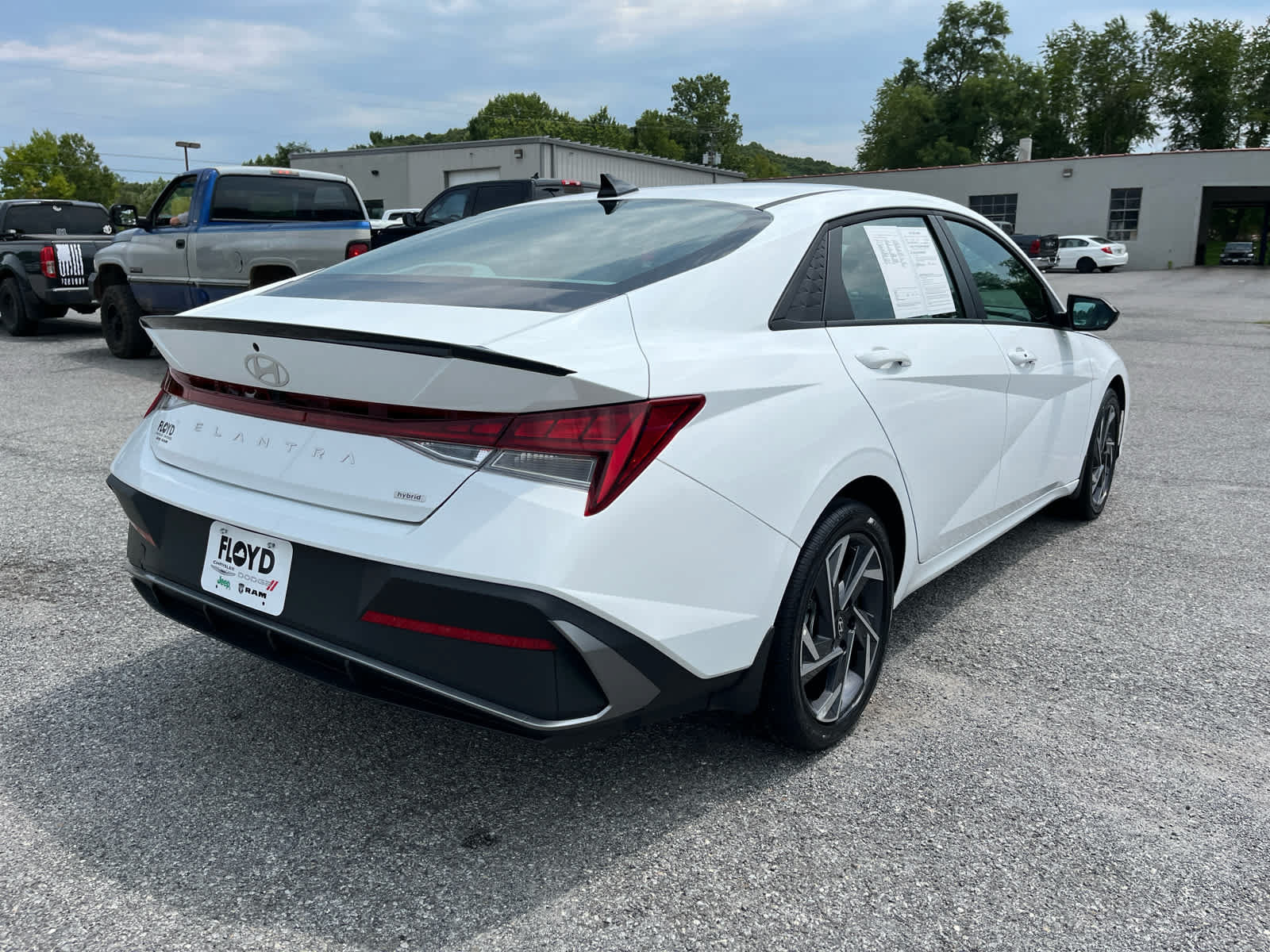 Used 2025 Hyundai Elantra SEL FWD image 3