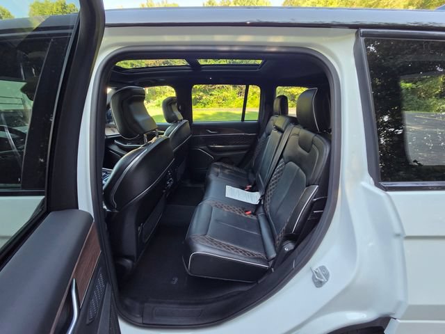 Used 2025 Jeep Grand Cherokee Summit w/ Obsidian Package AWD/4WD image 34