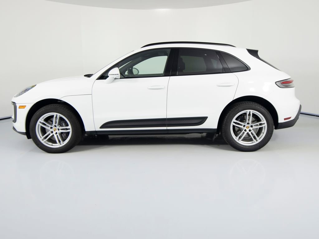 Certified 2025 Porsche Macan image 2