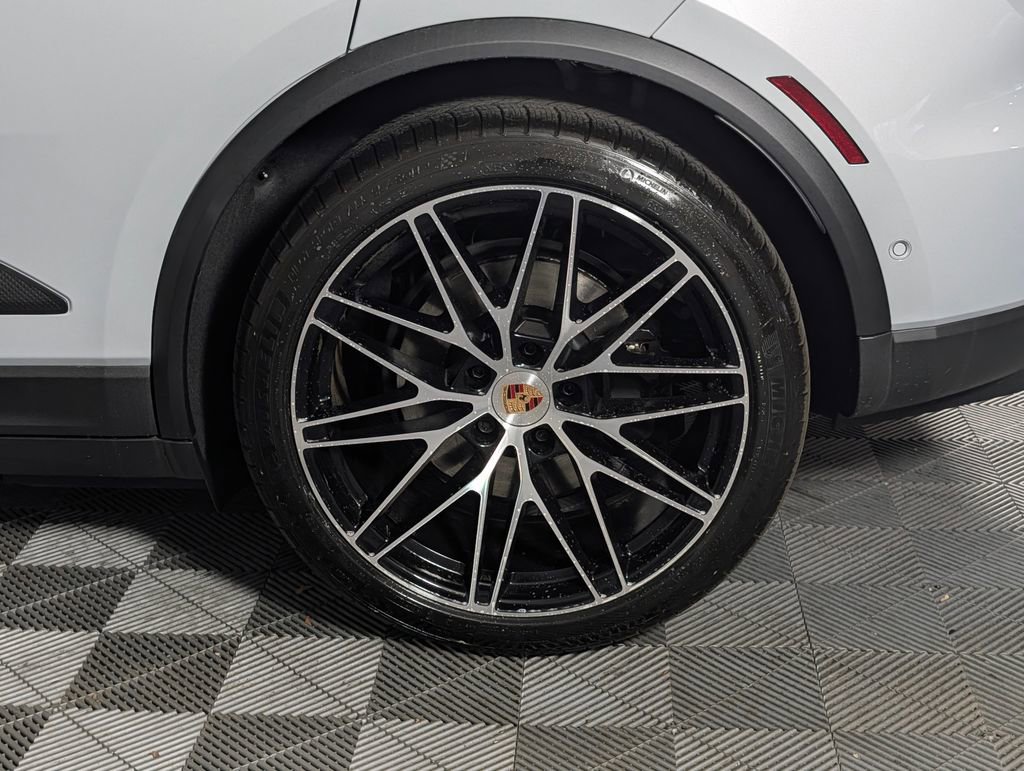 New 2026 Porsche Macan 4 Electric image 11