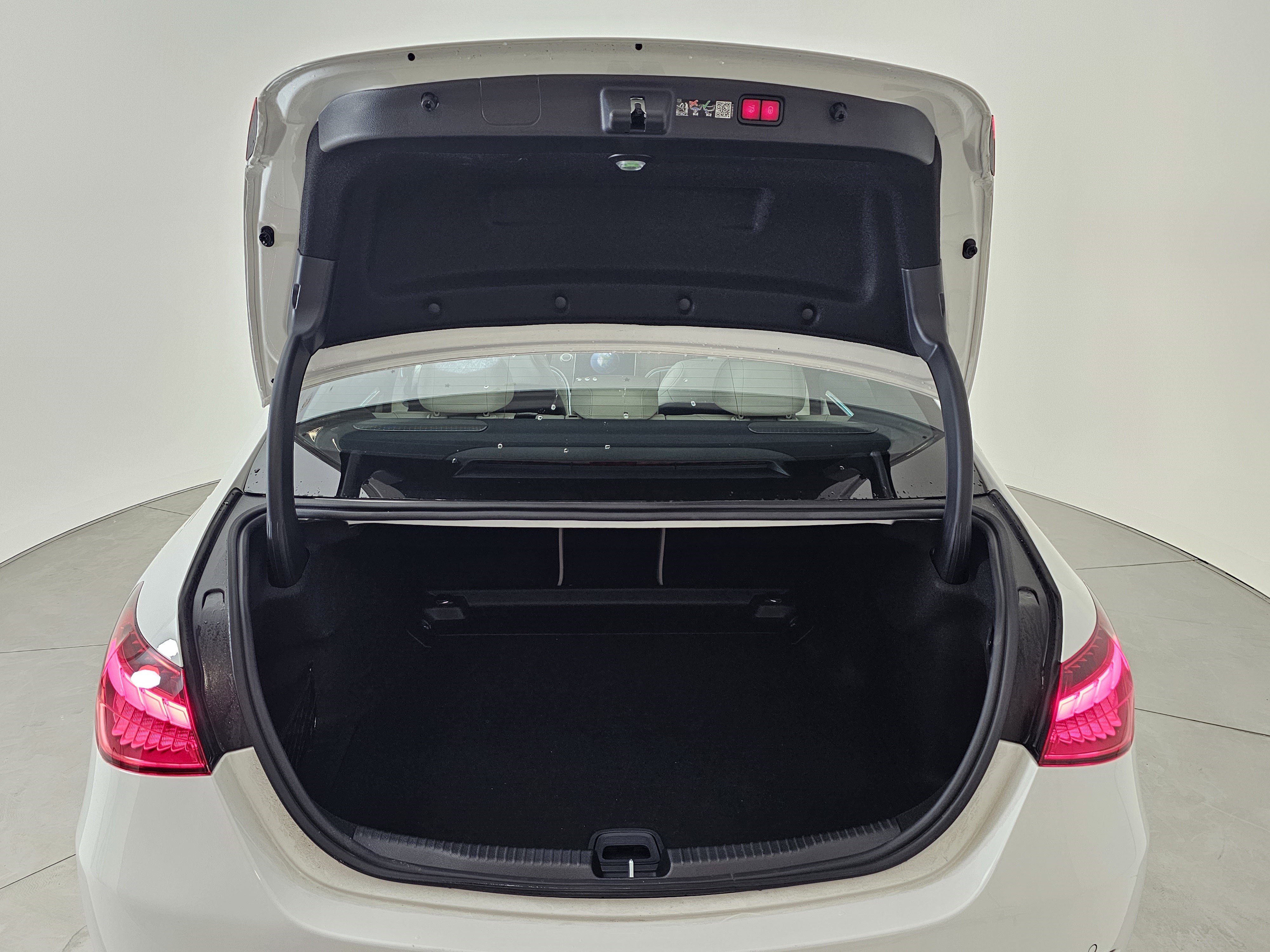 Used 2025 Mercedes-Benz C 300 4MATIC Sedan image 23