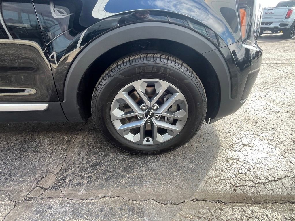 Used 2024 Kia Telluride LX image 13