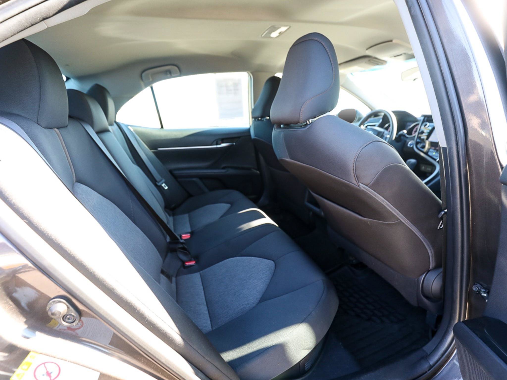 Used 2018 Toyota Camry LE FWD image 21