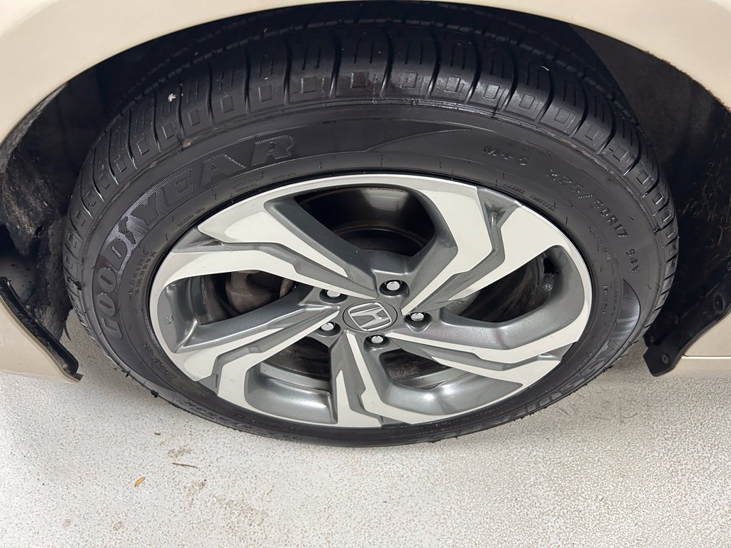 Used 2018 Honda Accord EX image 9