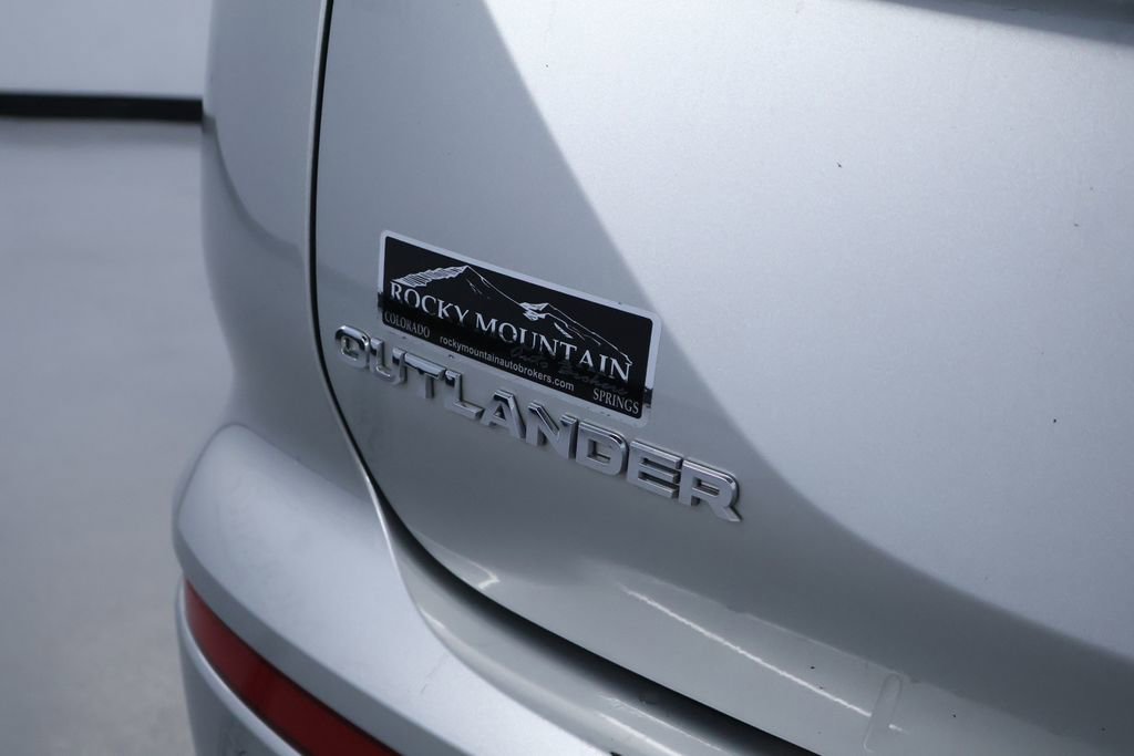 Used 2024 Mitsubishi Outlander SE Black Edition image 10