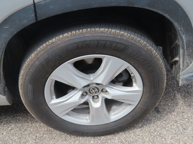 Used 2021 Toyota Highlander L FWD image 13