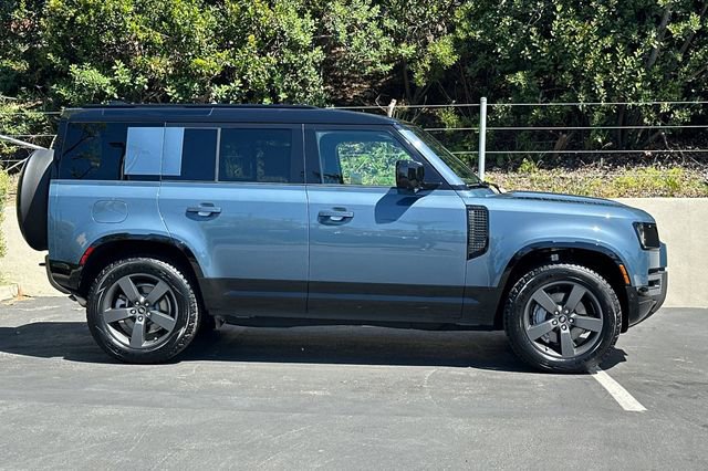Certified 2025 Land Rover Defender 110 X-Dynamic SE AWD/4WD image 6
