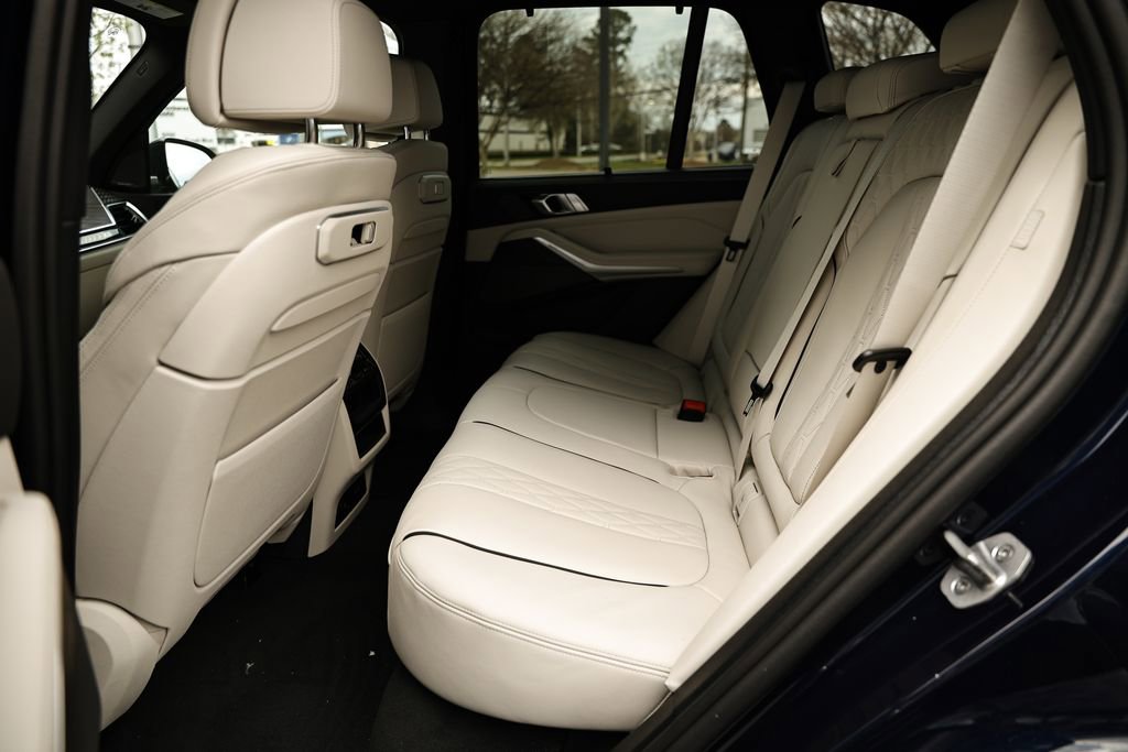 New 2026 BMW X5 xDrive50e w/ Executive Package image 28
