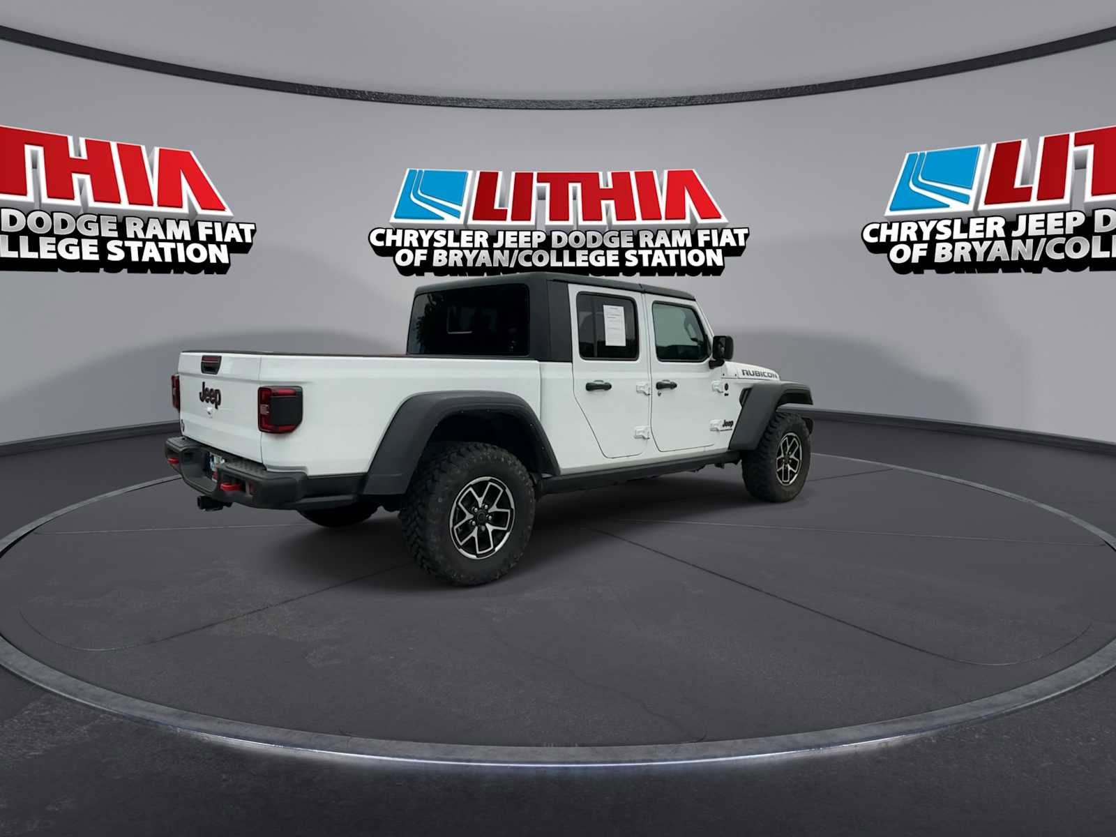 Used 2024 Jeep Gladiator Rubicon AWD/4WD image 8