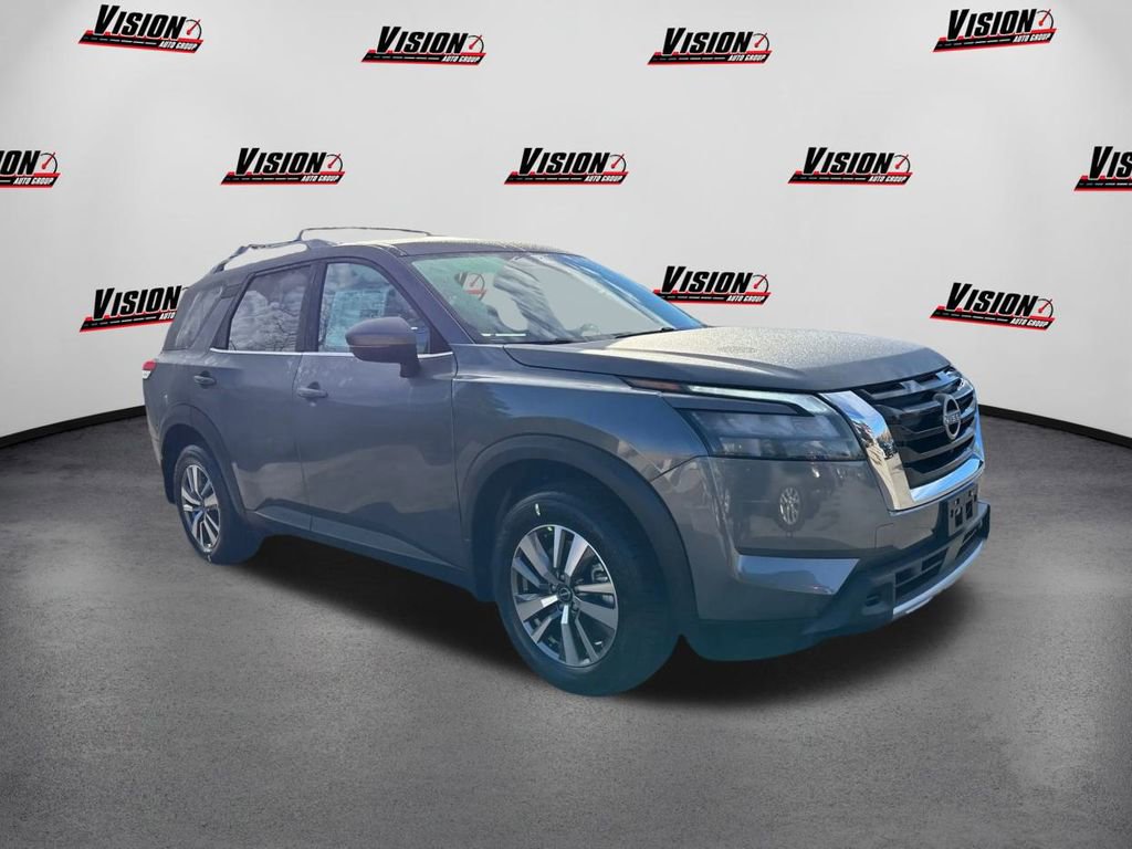 New 2025 Nissan Pathfinder SL image 3