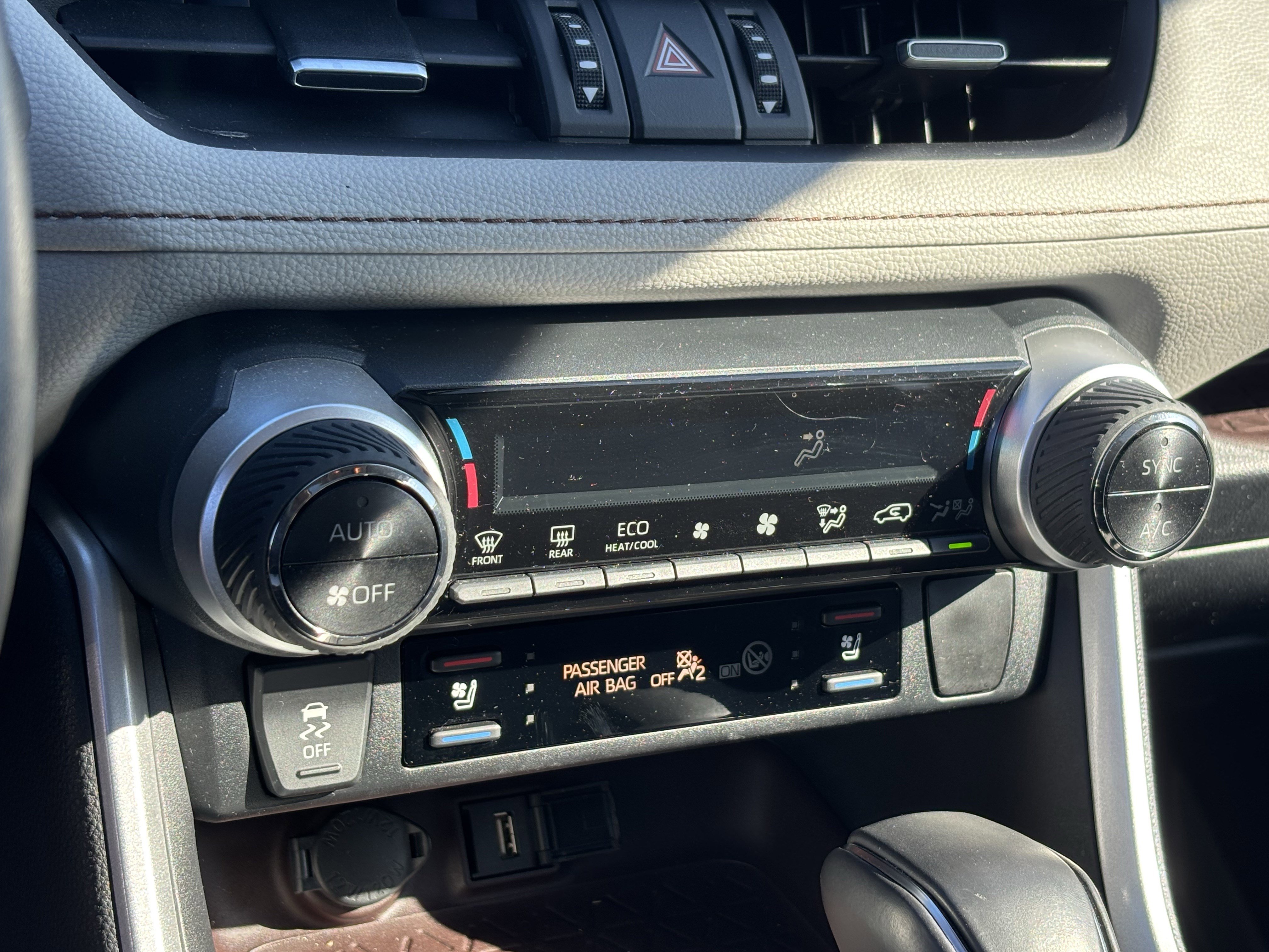 Used 2021 Toyota RAV4 Limited image 29