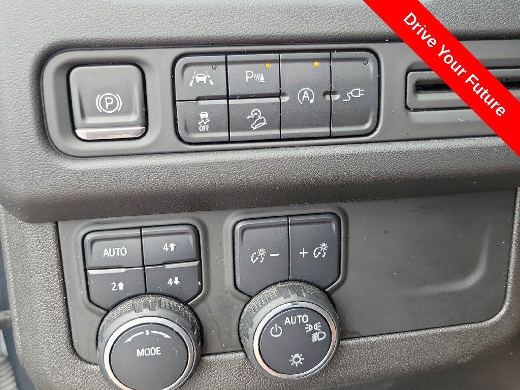 Used 2021 Chevrolet Tahoe Z71 w/ Luxury Package AWD/4WD image 16