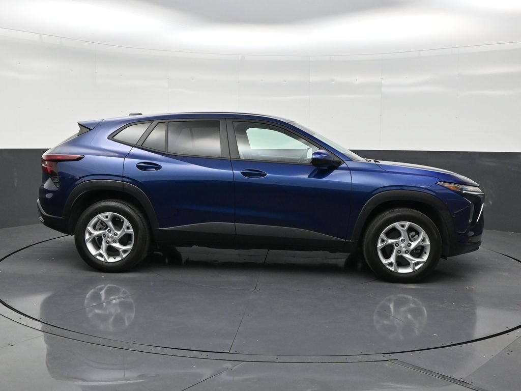 Used 2024 Chevrolet Trax LS w/ LS Convenience Package FWD image 6