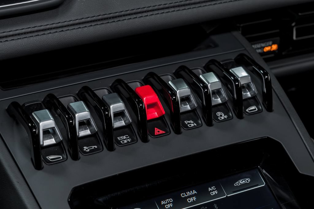 Used 2022 Lamborghini Huracan EVO AWD/4WD image 24
