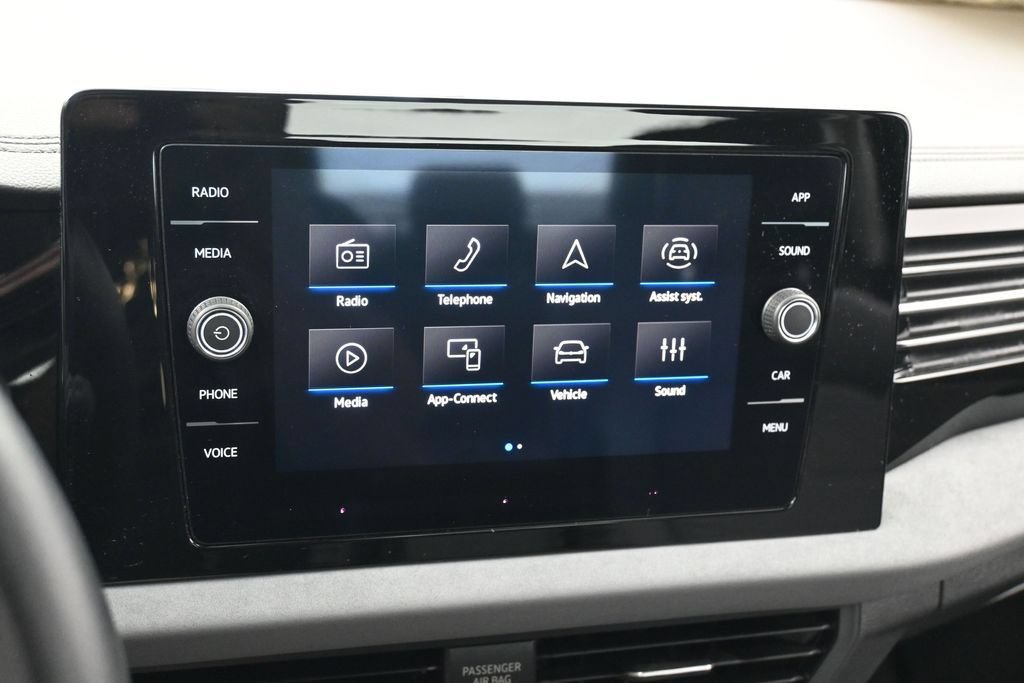 Used 2025 Volkswagen Jetta SE FWD image 19