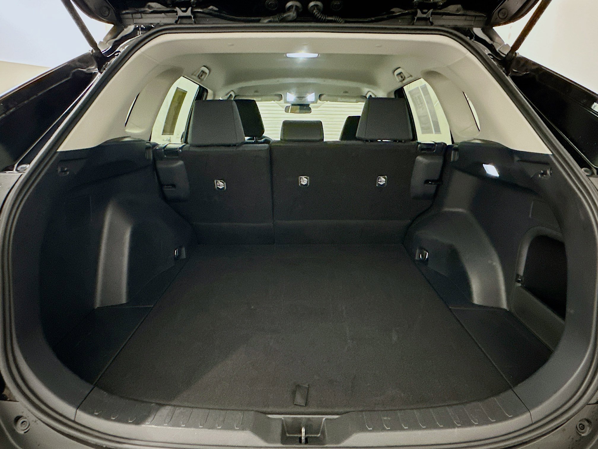 Used 2025 Toyota RAV4 LE image 30