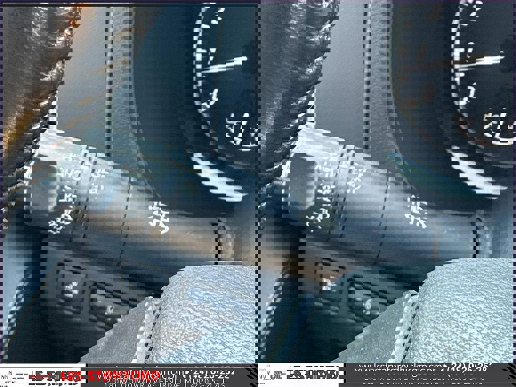 Used 2022 Nissan Frontier SV w/ SV Premium Package image 27