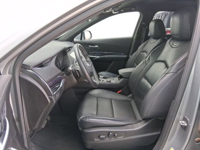 Used 2023 Cadillac XT4 Luxury w/ Cold Weather Package image 16