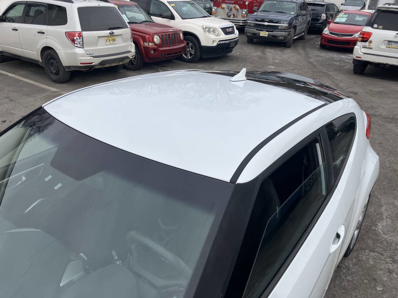 Used 2015 Hyundai Veloster image 12