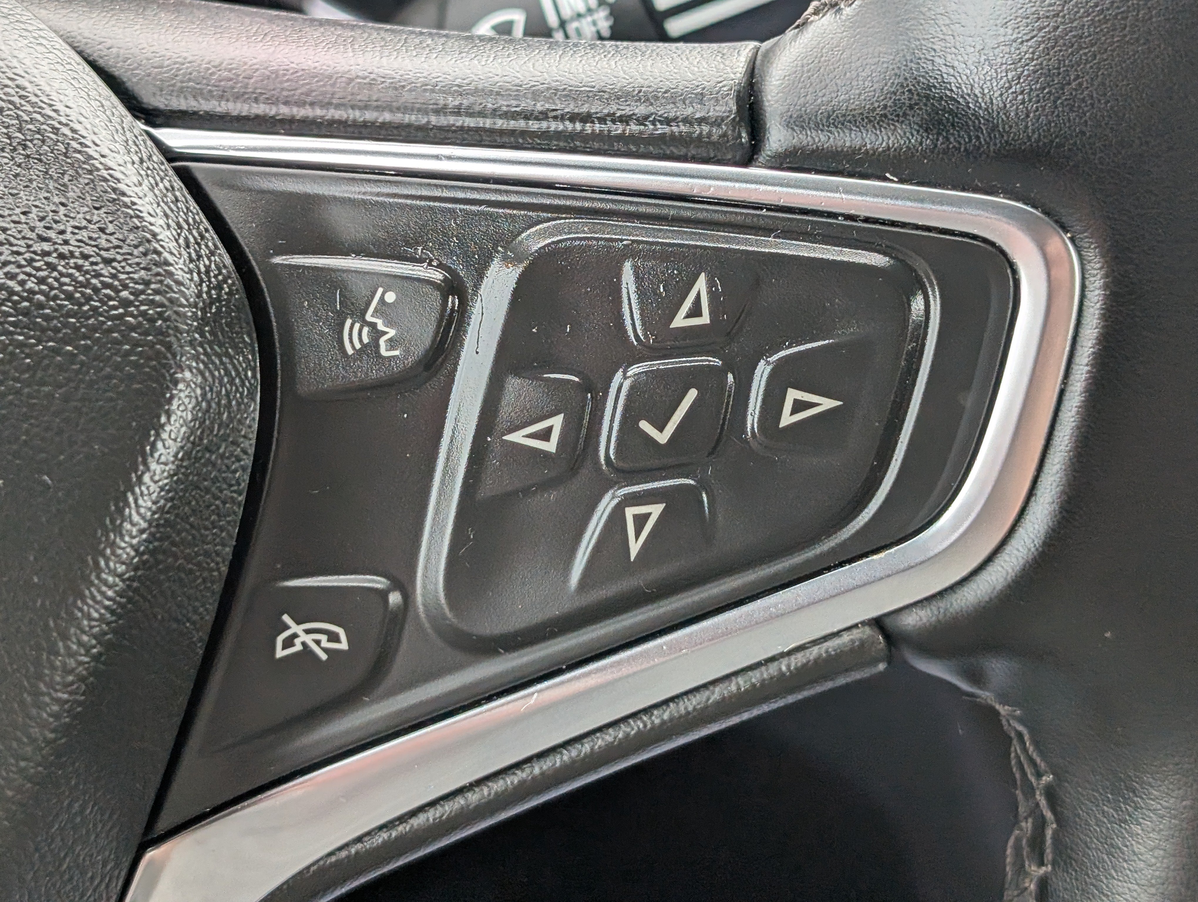 Used 2024 Chevrolet Equinox LT FWD image 24
