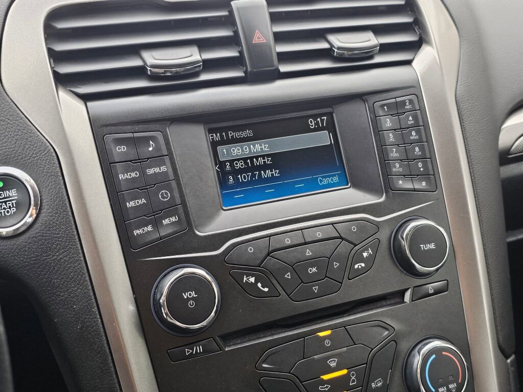 Used 2018 Ford Fusion SE FWD image 24