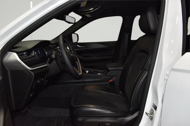 Used 2024 Jeep Grand Cherokee Altitude AWD/4WD image 38