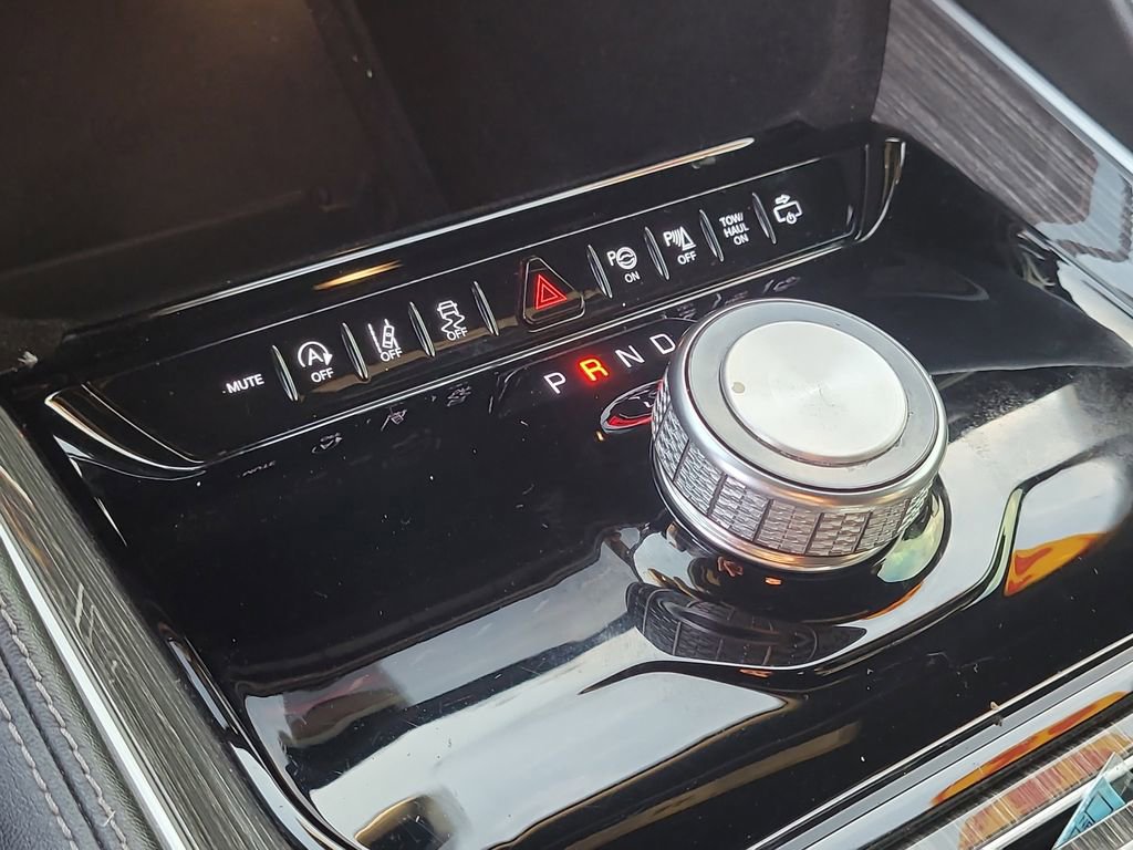 Used 2022 Jeep Wagoneer Series III w/ Premium Group I image 28